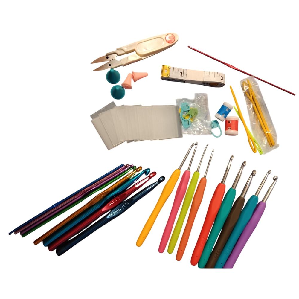 17 Crochet Hooks & Accessories Nice Metal Hooks & Rubber Handled Ergonomic